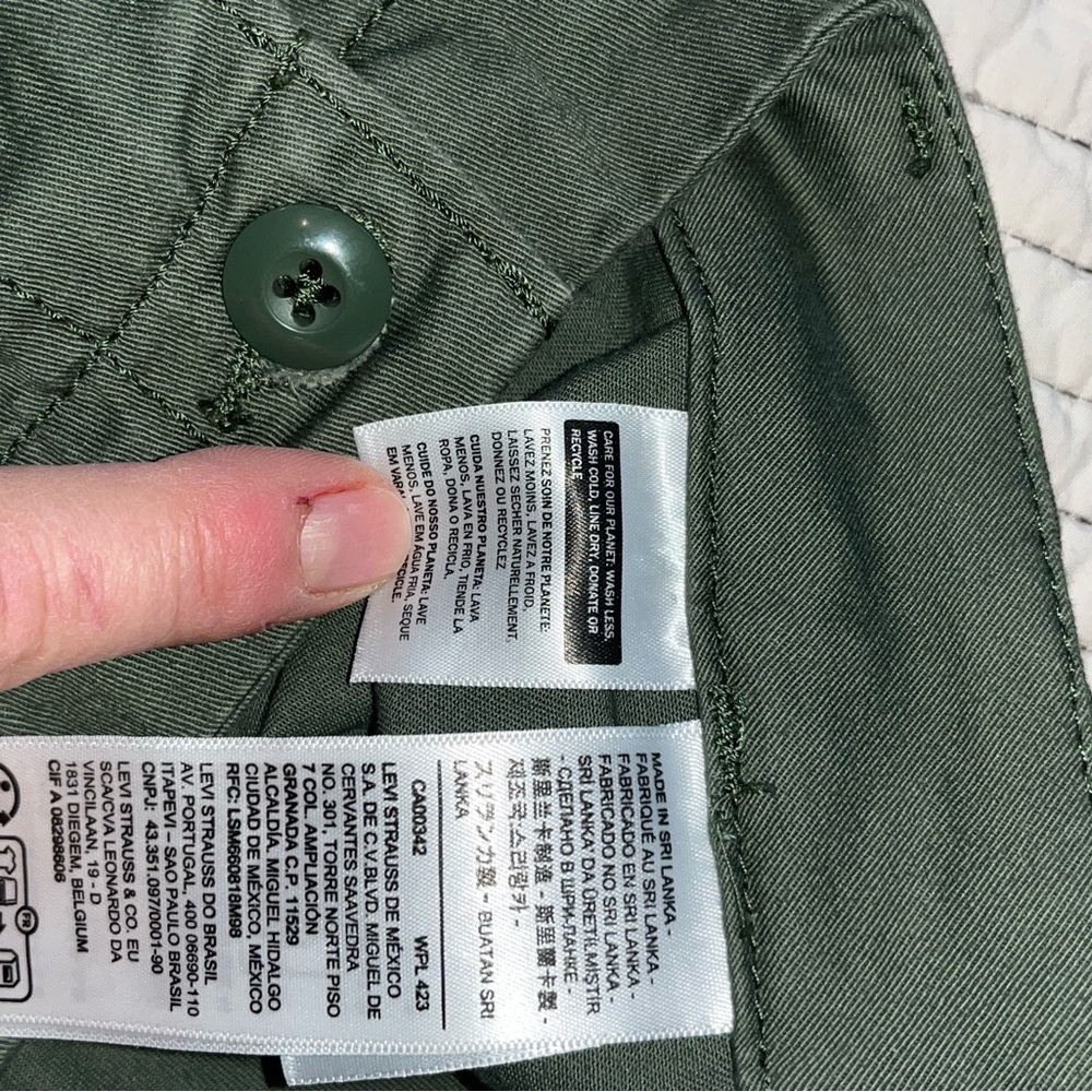 WOMENS LEVI'S COTTON OLIVE GREEN CARGO ARMY PANTS SIZE 31 - Picture 9 of 9